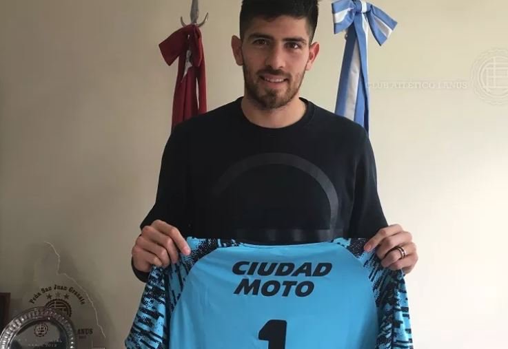 la12tuittera's tweet photo. OFICIAL |

Agustín #Rossi es nuevo arquero de @clublanus . Préstamo por un año sin cargo y sin opción. https://t.co/m6yYhQOIdz