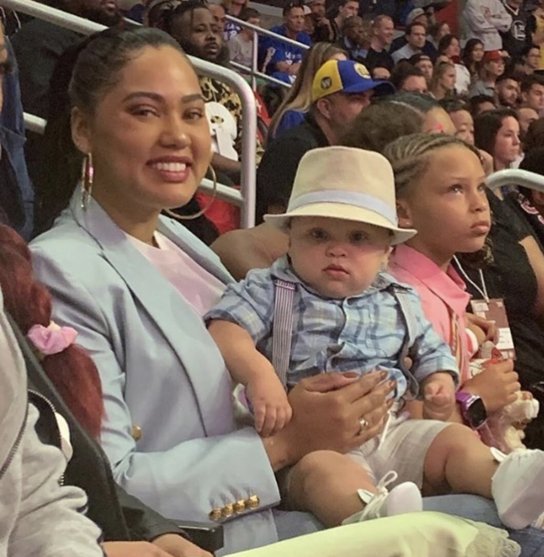 sicksteen_216's tweet image. Why Steph curry son dressed like a plantation owner?