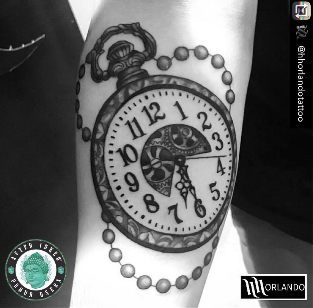 AfterInked's tweet photo. Focus on your goals, focus on positive things, and focus on the ones you love. #WorkoutWednesday #WellnessWednesday #Humpday ⌚⏰🕰️⌛#afterinked #proudusers #formulatedforperfection #afterinkedeveryday #tattooaftercare #piercingaftercare #inkseal #npj #vegan https://t.co/MpjZxk0azL