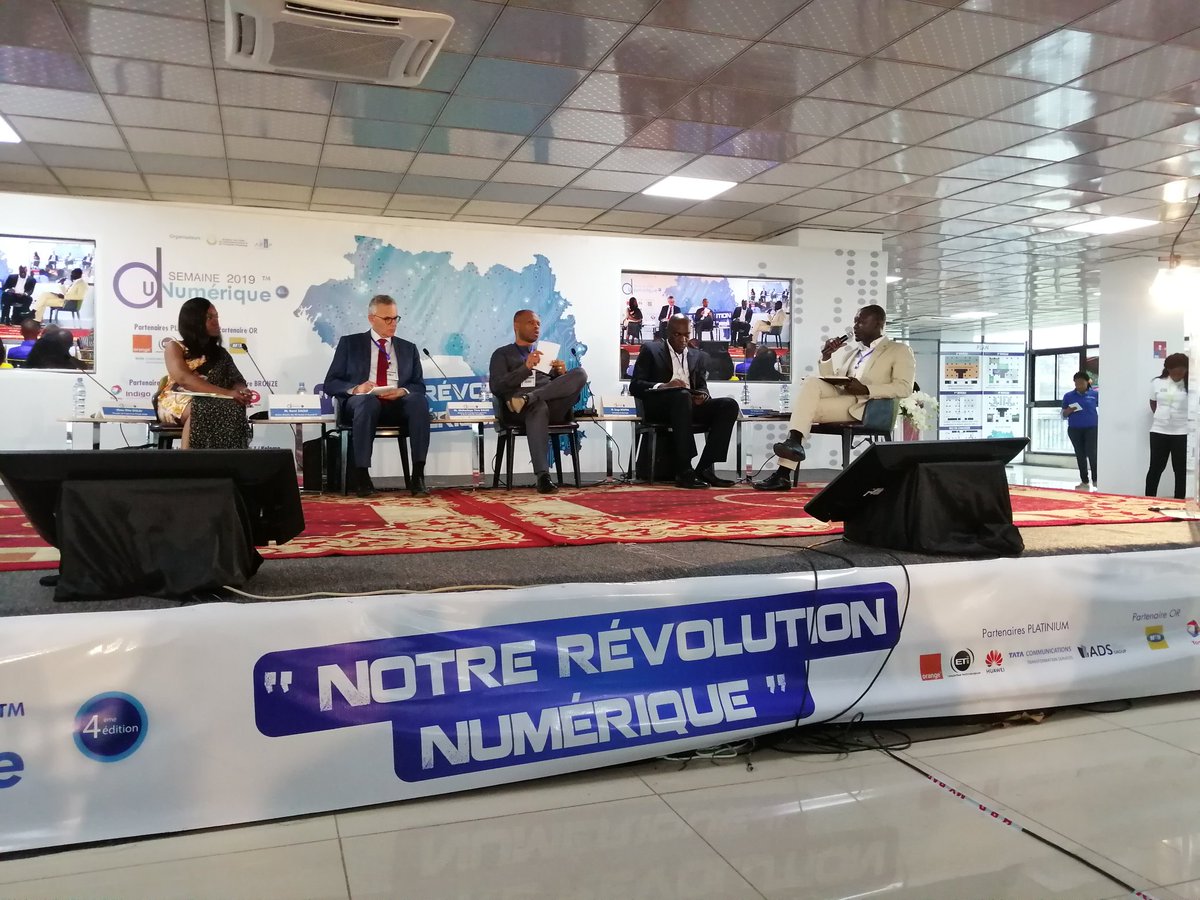 Plus de 30000 étudiants fictifs détectés dans l'identification Biométrique des étudiants en Guinée pour le paiement de la bourse universitaire. Annonce du ministre <a href="/yorobalde/">yoro balde</a> de l'enseignement supérieur. <a href="/SudpaySA/">SUDPAY SA</a> #semainedunumerique