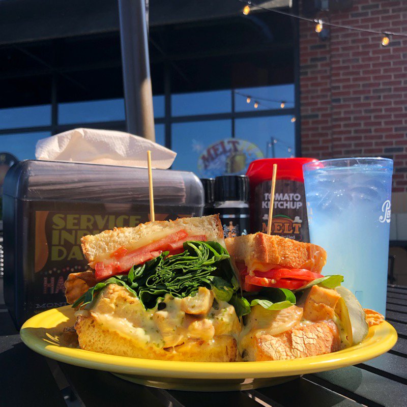 MeltBarGrilled's tweet photo. It’s not “officially” summer yet but that doesn’t mean you can’t celebrate a bit early with the #SummerChicken at Melt! This bad boy is topped with grilled chicken, fresh spinach and a zippy roasted garlic herb dressing. Experience the taste of summer in every bite! ☀️ https://t.co/ddNa5WOL9K