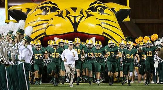 JojoM_artin's tweet photo. After a great conversation with @CoachNystrom I’m BLESSED to recieve an offer to Northern Michigan University! #CatTough @CoachPPerles @NMU_Football @holtramfootball https://t.co/tP3lg8ghQk