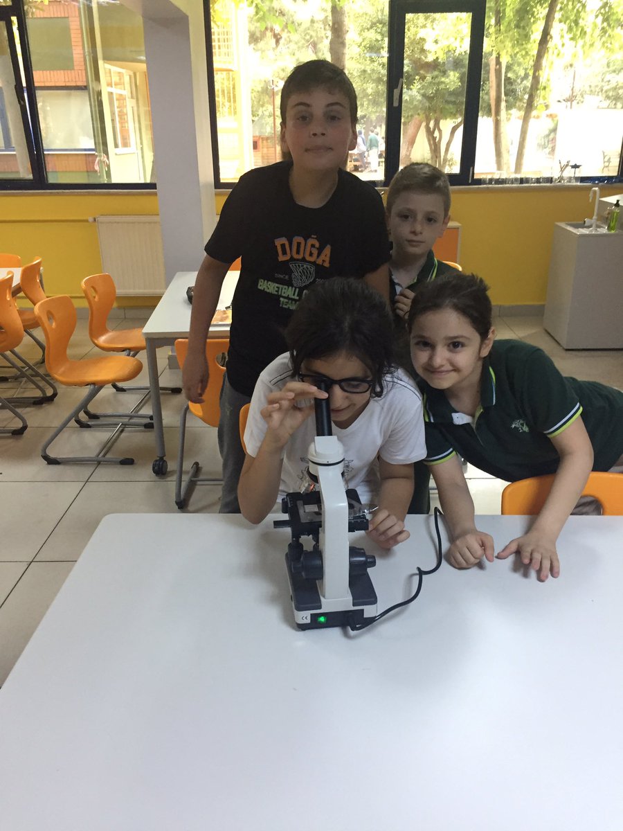 Yasemin34987801's tweet photo. 5. Sınıf öğrencilerimle mikroskopla incelemeler yapıyoruz.🔬 @hsynkara34 @BozkurtRezan https://t.co/otfUQDI1Ef