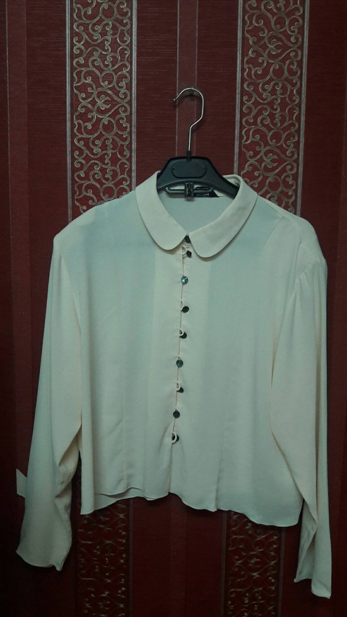 weenawan05's tweet image. เสื้อชีฟองแขนยาว คอปกสีครีม งานแต่งกระดุมสวยมาก รหัส C15
อก 21 นิ้ว 
ยาว  20 นิ้ว
แขน 22  นิ้ว
ราคา 100 บาท
สอบถามเพิ่มเติมได้ที่
IDLine : @maengposhop
Website ; maengposhop.com
Fb : facebook.com/maengposhop
Tel : 095-9269995 , 095-4466985