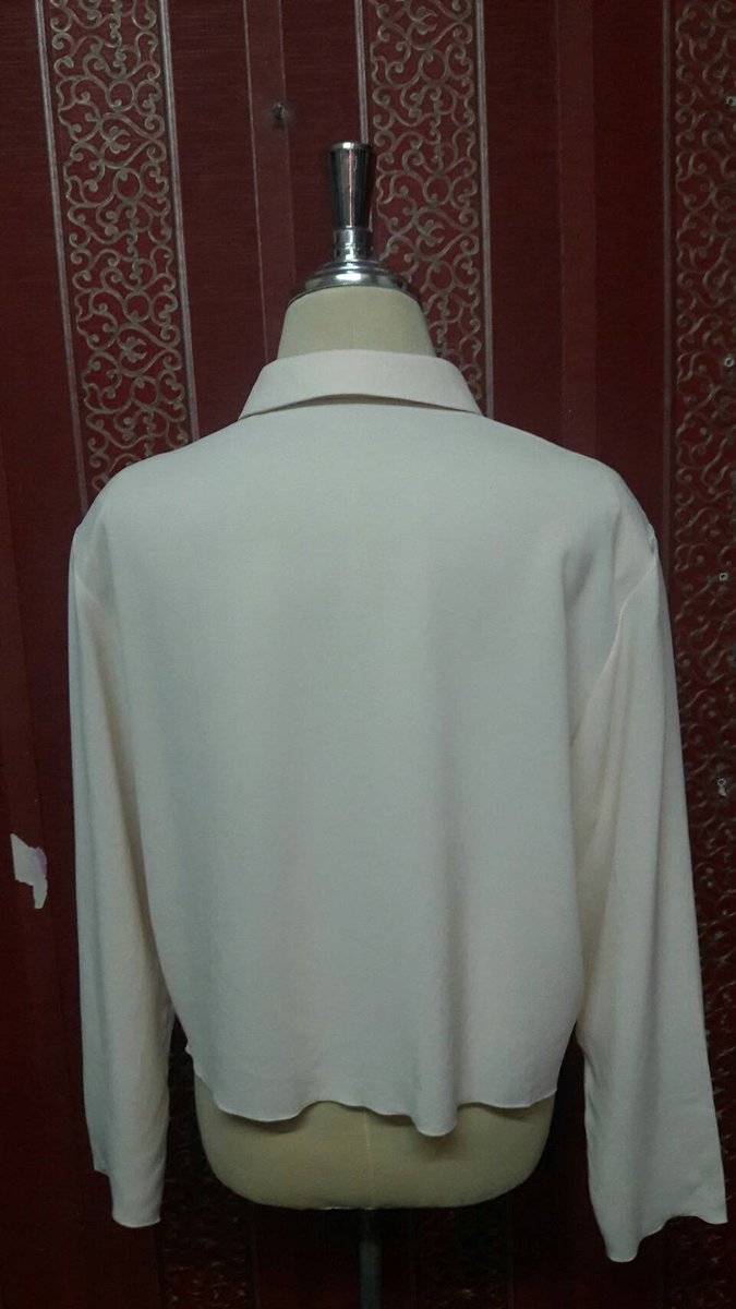 weenawan05's tweet image. เสื้อชีฟองแขนยาว คอปกสีครีม งานแต่งกระดุมสวยมาก รหัส C15
อก 21 นิ้ว 
ยาว  20 นิ้ว
แขน 22  นิ้ว
ราคา 100 บาท
สอบถามเพิ่มเติมได้ที่
IDLine : @maengposhop
Website ; maengposhop.com
Fb : facebook.com/maengposhop
Tel : 095-9269995 , 095-4466985