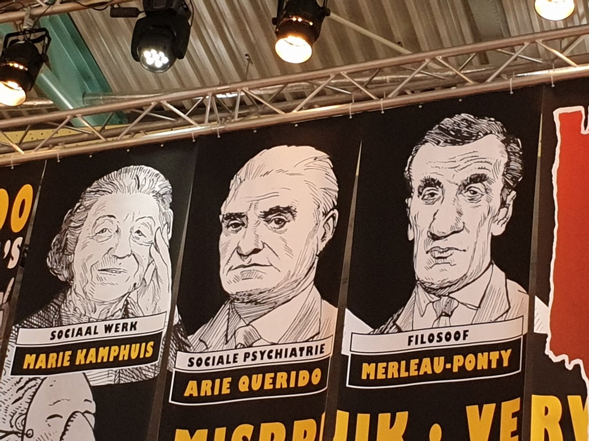 sabienraams's tweet photo. De hel van het psychisch lijden onder ogen zien. Ons branden aan de waarheid van geweld, misbruik en verwaarlozing. De zak van vuil en schaamte in ons midden plaatsen. Wetenschapper, actievoerder en kunstenaar #AlieWeerman in haar prachtige lectorale rede @Windesheiminfo. Dank! https://t.co/mgL3iXSAPj