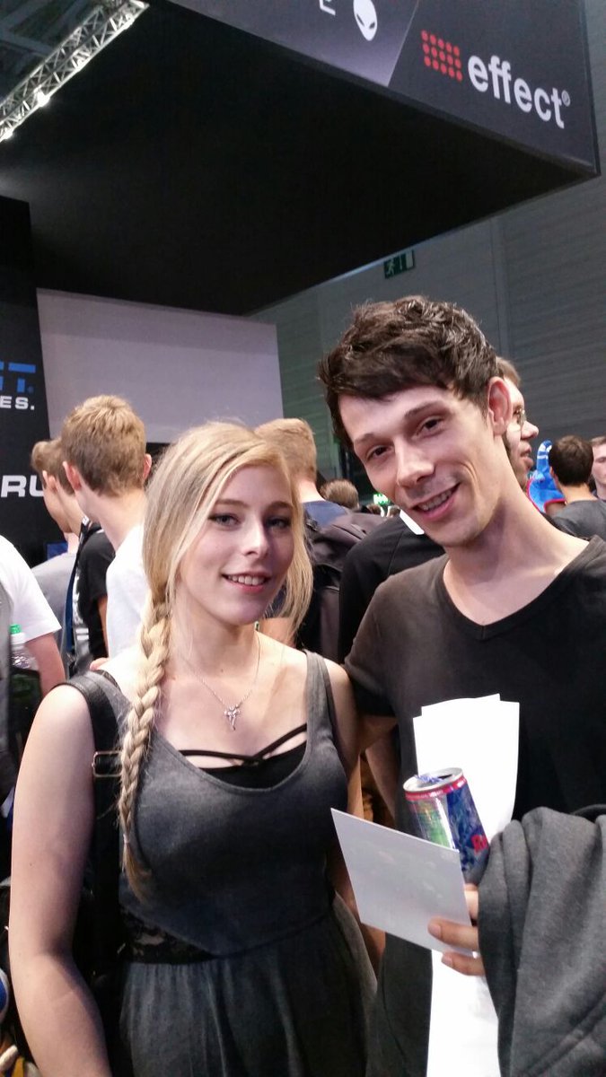 Razerevolution_'s tweet photo. @Milschbaum vor 3 Jahren und man ändert sich https://t.co/JkM1iSG8uR