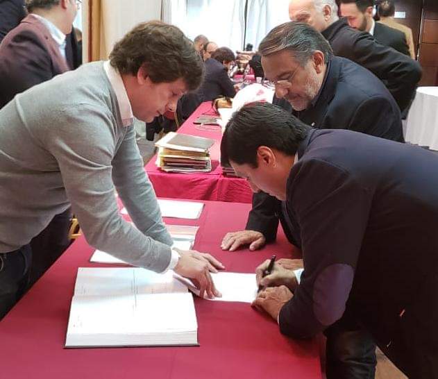 partidofe's tweet photo. JUNTOS POR EL CAMBIO con FE

Nuestro PARTIDO FE acaba de formalizar su pertenencia al frente JUNTOS POR EL CAMBIO .

Seguimos apostando a la transformación de la Provincia de Buenos Aires, trabajando codo a codo con María Eugenia Vidal.

#JuntosEsPosible 
#SeguimosCambiandoConFE https://t.co/1LmJIM6p69