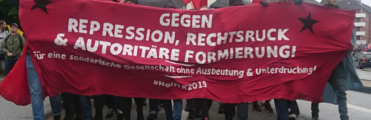 imk2019's tweet photo. Unsere Demo läuft jetzt laut und kraftvoll nach den Redebeiträgen zur Situation der Fußballfans, der geplanten Gesetzesverschärfungen und dem Rassismus der IMK und ihrer Fans weiter! "Schulter an Schulter gegen alle Abschiebungen!" Schließt euch an! #NoIMK2019 #ausserKontrolle https://t.co/2WnNQtDPL6