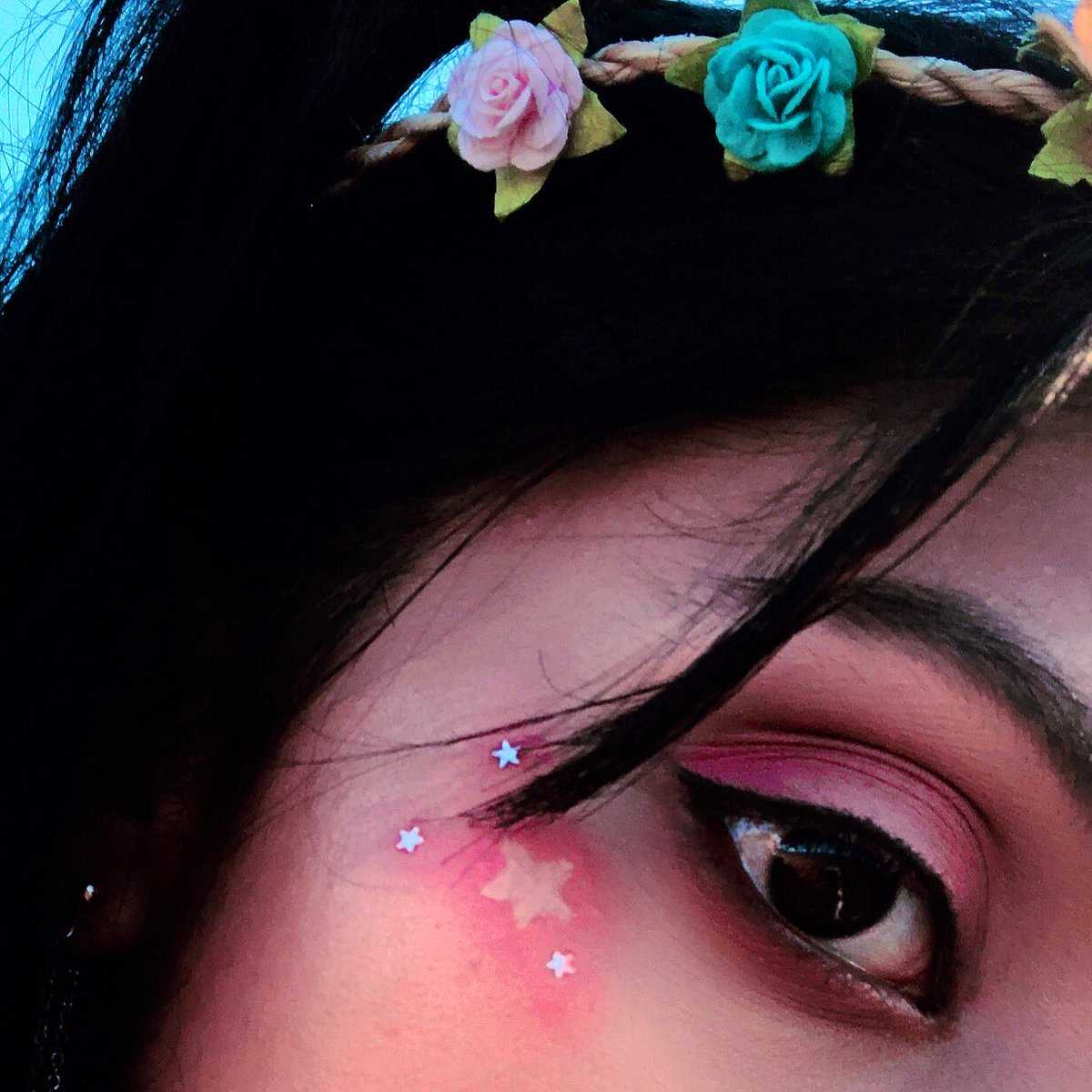i tried something different yesterday for my brighton trip..
#aesthetic #makeup #koreanmakeup #prettymakeup #faceart #stars