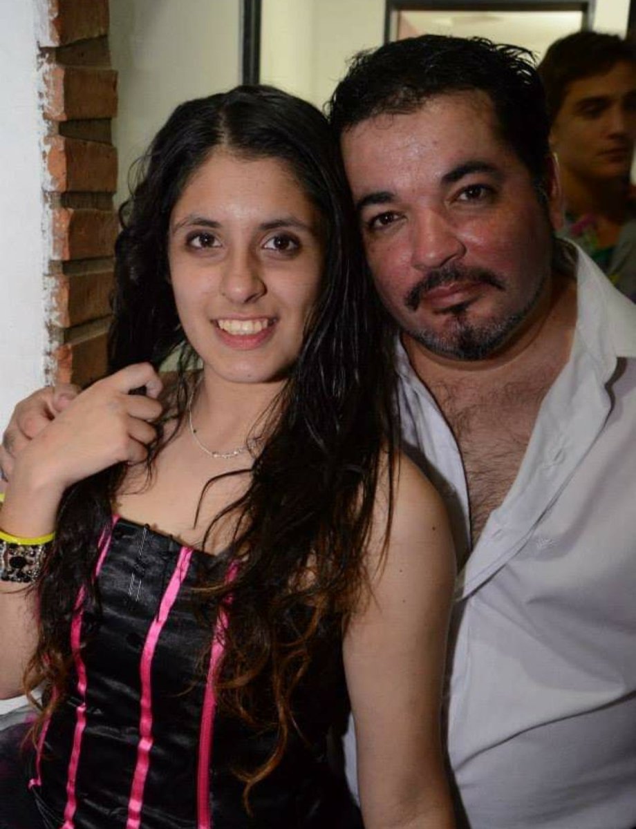 CeleRene1's tweet photo. @conurbanera Mis álbum de 15 es mi papá alcoholizado. https://t.co/uCqaz2eGXG