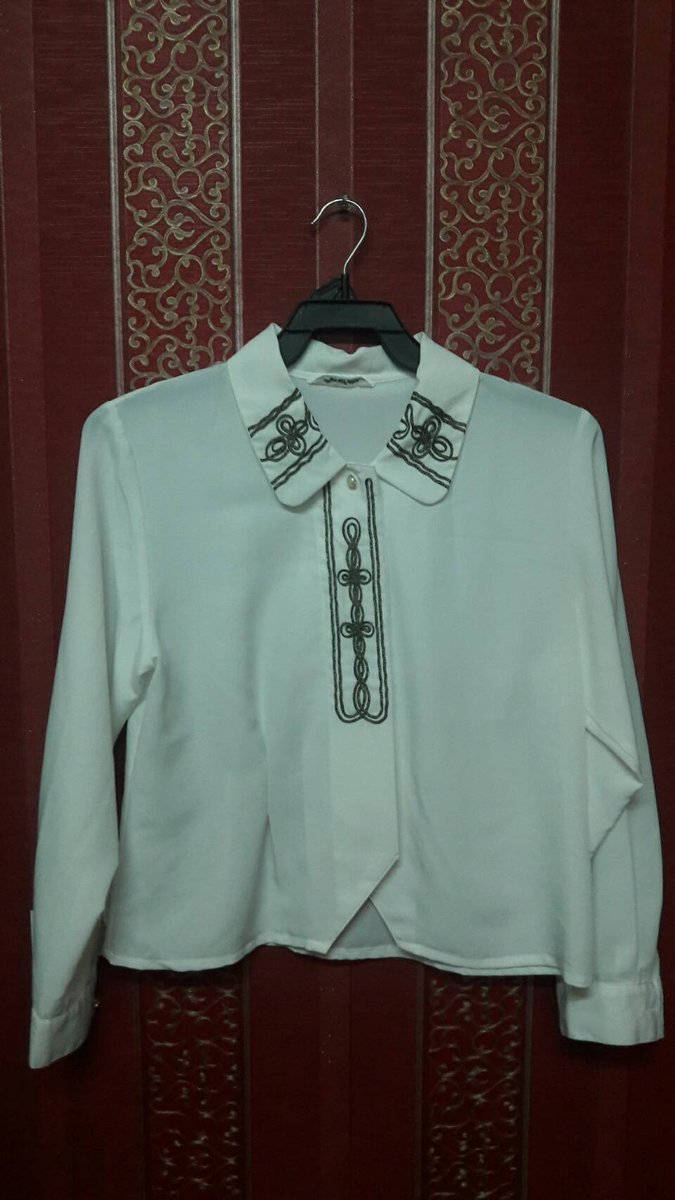 weenawan05's tweet image. เสื้อชีฟองแขนยาว คอปกสีขาวแต่งลายปักสีเขียวขี้ม้า รหัส C16
อก 19 นิ้ว 
ยาว  21 นิ้ว
แขน 21  นิ้ว
ราคา 100 บาท
สอบถามเพิ่มเติมได้ที่
IDLine : @maengposhop
Website ; maengposhop.com
Fb : facebook.com/maengposhop
Tel : 095-9269995 , 095-4466985