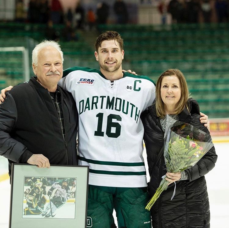LangleyRivermen's tweet photo. #RivAlum 🚨:
Congratulations to former Riv Captain Kevan Kilitsoff on achieving an Ivy League Degree from @Dartmouth_MIH https://t.co/cZ2xv6qBBn