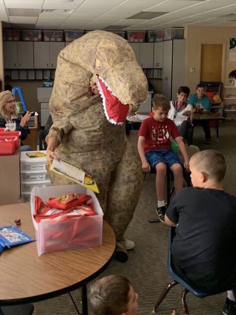 PamBakerND's tweet photo. Will-Moore’s CampEd kicked off their second week studying dinosaurs and exploring paleontology!  #learnbps #havingfun #campedventure https://t.co/9bQYCwtN3W