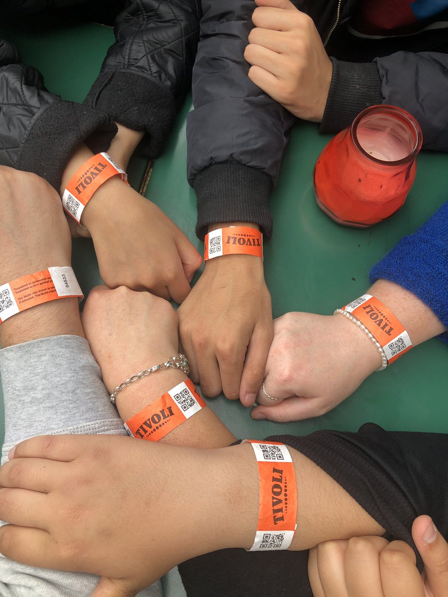 Lilla Gruppen på Tivoli! Tack @stenkulaskolan och Kungliga Hovet för stödet! Att få se eleverna växa och våga saker de aldrig trodde de skulle våga är oerhört inspirerande! En fantastisk dag med lärande utanför klassrummet!  #wemaketheworldabetterplace