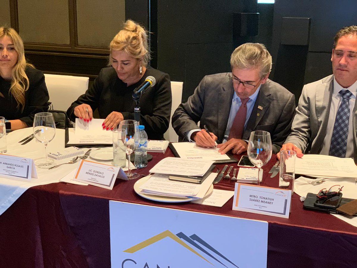 CANADEVINAC's tweet photo. En el marco de nuestro 3er Consejo Directivo, firmamos un convenio de colaboración con @ANCSACNacional, para mejorar los procesos en pro del sector de la #vivienda y de las familias #mexicanas
#ANCSAC #CANADEVI https://t.co/5gkdwiSHcZ