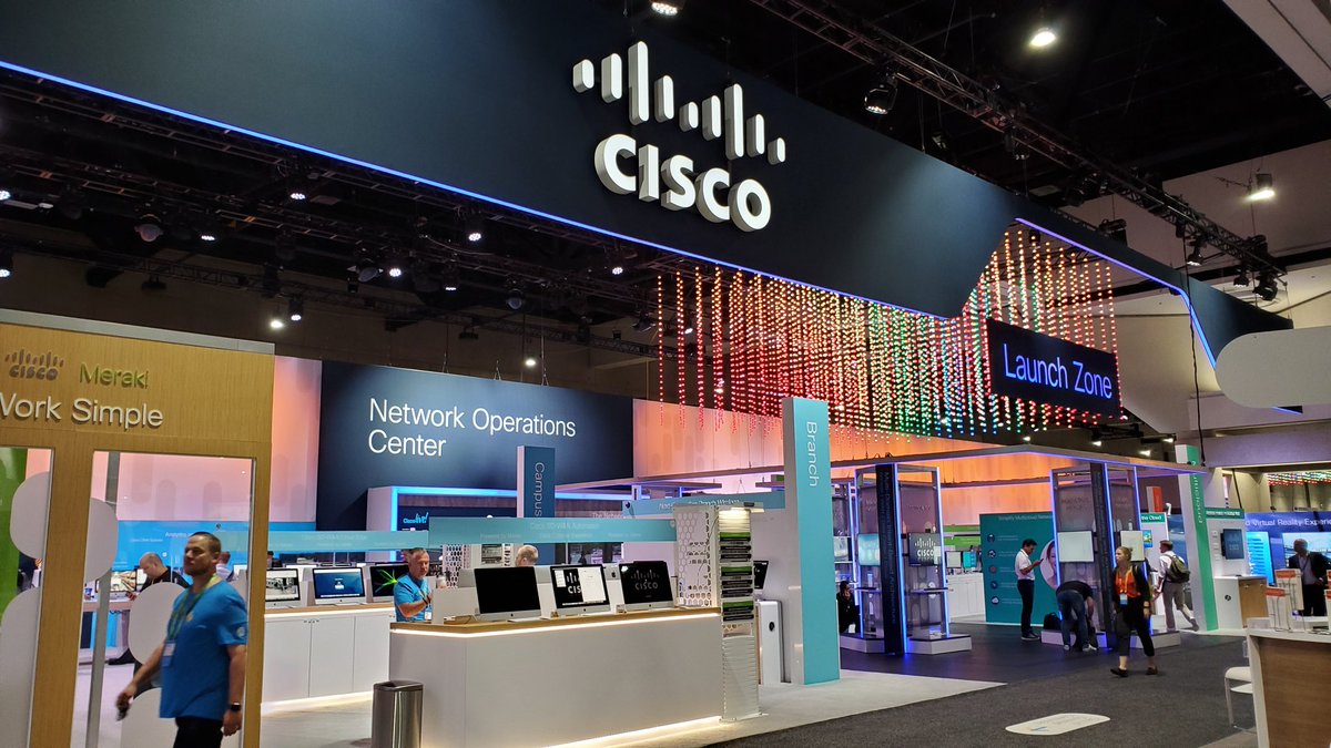 CiscoTechX's tweet photo. @CiscoLive Network runs Keynote Demos to the World of Solutions. Can't make the #CLUS NOC tour? https://t.co/4oVUKNCZxi https://t.co/c5mK2yCii3