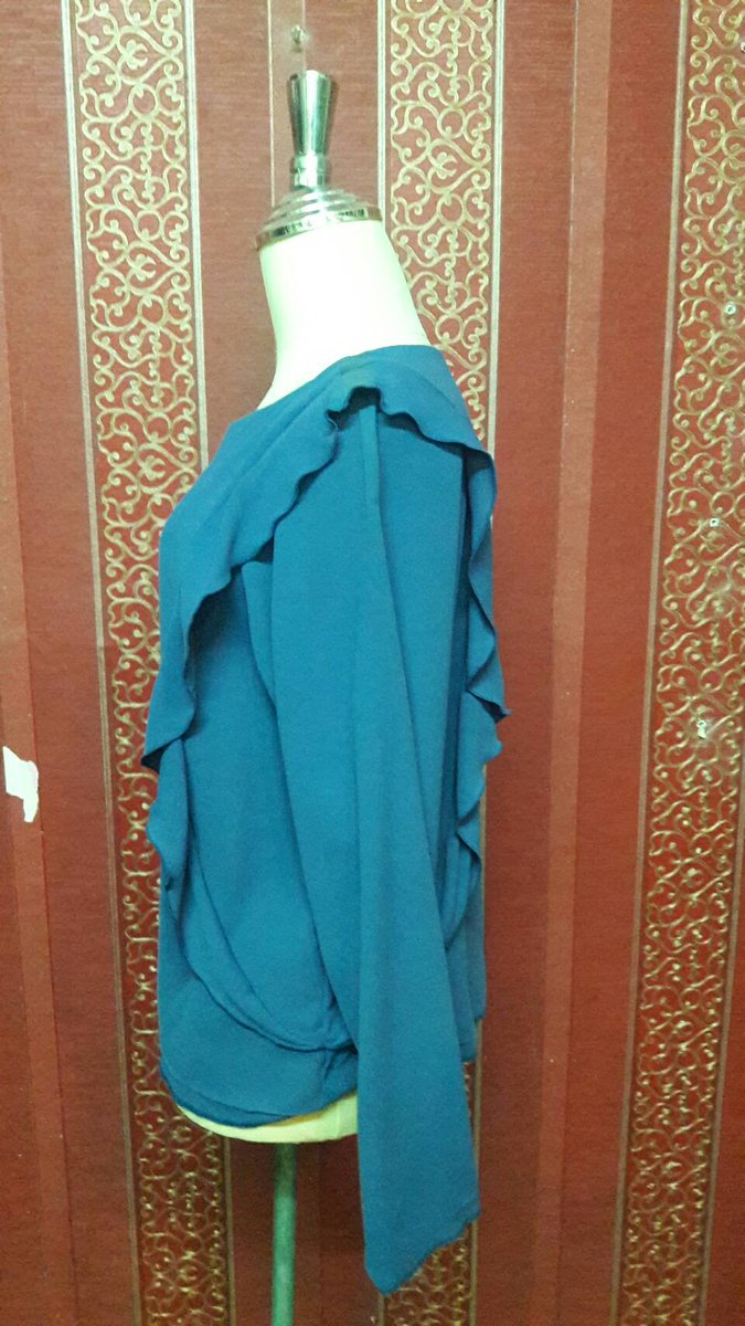 weenawan05's tweet image. เสื้อชีฟองแขนยาว คอกลมสีน้ำเงินแต่งระบายข้างขอบเสื้อหน้าหลัง รหัส C18
อก 19 นิ้ว 
ยาว  21 นิ้ว
แขน 22  นิ้ว
ราคา 100 บาท
สอบถามเพิ่มเติมได้ที่
IDLine : @maengposhop
Website ; maengposhop.com
Fb : facebook.com/maengposhop
Tel : 095-9269995 , 095-4466985