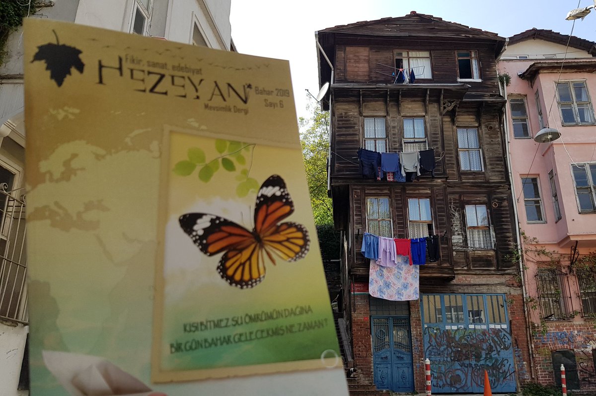 🍁
"Kımıldanır mahallemin daralan ruhu 
Basma perdelerimde gün batarken"
#OrhanVeliKanık