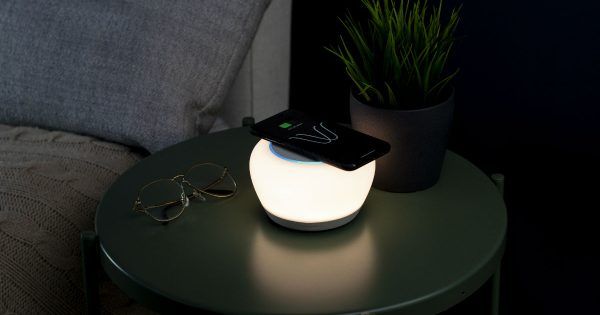 Crowdfund Spotlight: \$129 Luna Smart Lamp Offers Fast Wireless Charging, Alexa, and Built-In Bluetooth Speaker bit.ly/31D7OwO
via <a href="/droid_life/">Droid Life</a> #bluetooth #mobile #wireless