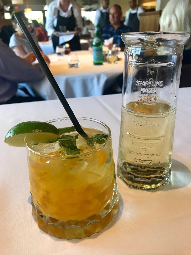 rivieramagoc's tweet photo. #EditorPickOfTheWeek // "The new morning menu at @marchemoderne is first-class—from Pastry Chef Amelia's flaky hazelnut croissant to Executive Chef Florent's epic potato crisp with smoked salmon." - Allison Mitchell // @allis0nmitchell
#crystalcove #newportbeach #sundaybrunch https://t.co/UFbKpNEqsR