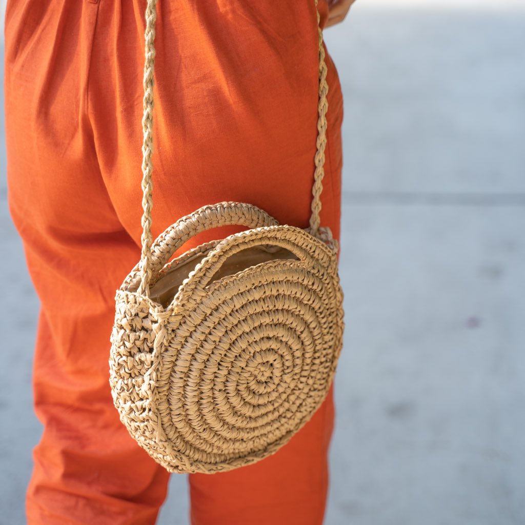 The perfect sized straw bag 😍 Where will you take it this summer?🏖✈️🎡🌁🎢🏰

shopdelcarmen.com/collections/ne…

#summer #travel #vsco #strawbag #circlebag #fashion #beachootd #vacationinspo #vacaymode #style #latina #latinaowned #ootd #inspo #outfitideas #shopdelcarmen