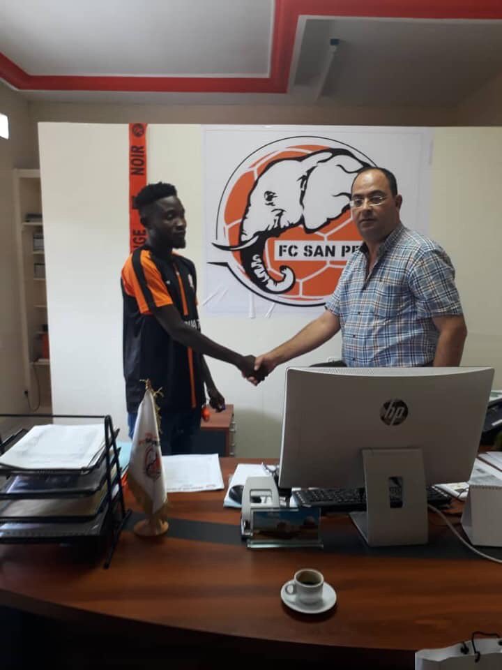 FCSANPEDRO1's tweet photo. [MERCATO]

#ÉquipePro #NouvelleRecrue

#SOUMAROBamba signe pour #2Ans !

Le FC San Pedro vient d'enrôler SOUMARO Cheick Ahmadou Bamba. Transfuge de Moossou FC, le jeune #Ailier (21 ans, #6Buts et #4Assists) a paraphé un bail de 2 ans avec le FC.

Bonne arrivée ! 

#BienvenueÀFC https://t.co/0lsjCWcBd4