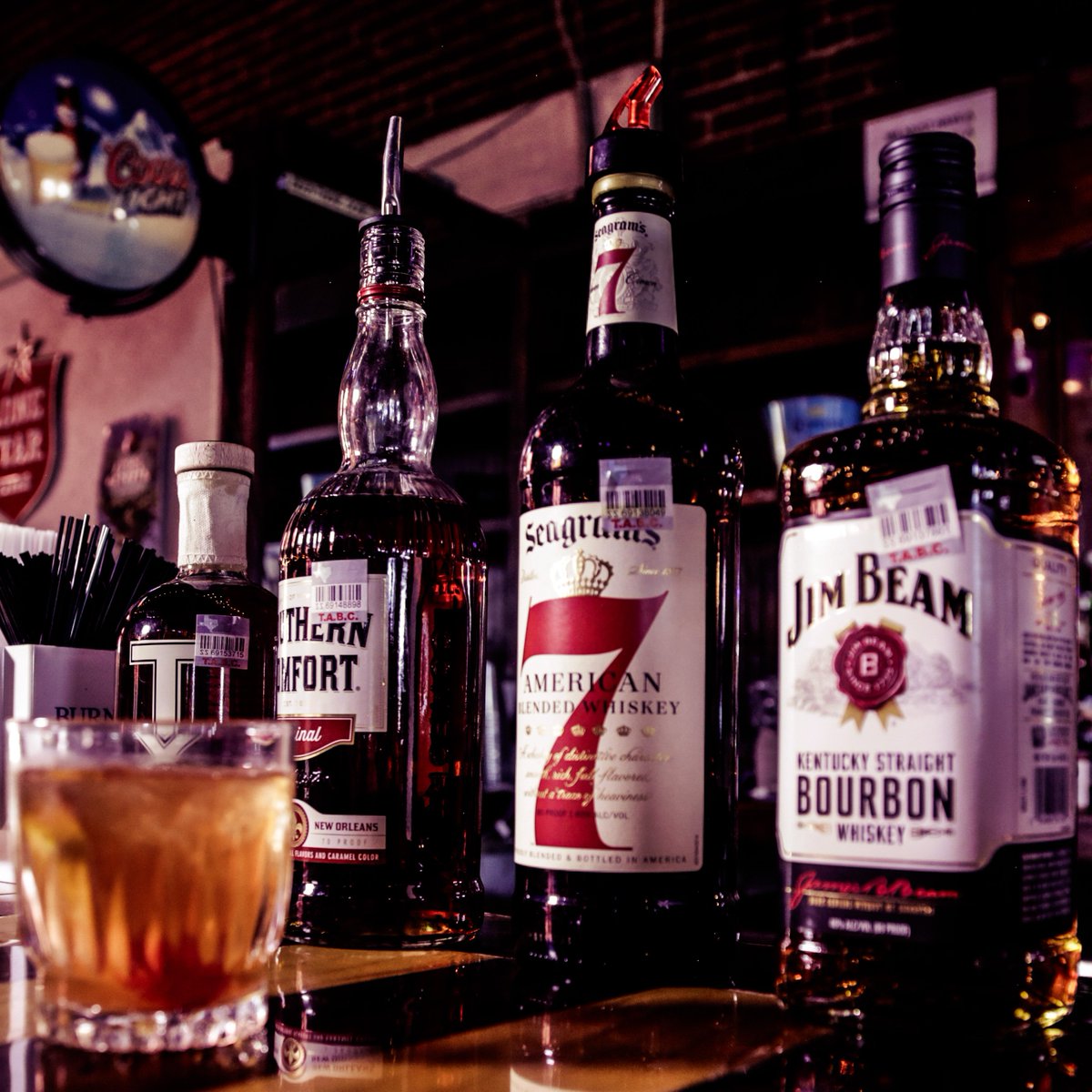Whiskey Wednesday!!!!! Come see us for $3 whiskeys and enjoy our 1/2 lb burger and fries for $5! 
#whiskeywednesday #burger&amp;fries #burgernight #whiskey&amp;burgersyesplease #comeeatwithus #bestdealintown #whiskeyrivertakemymind