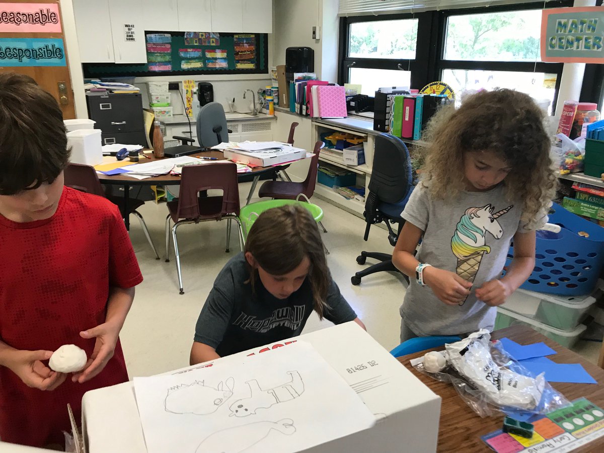 CaulfieldMeg's tweet photo. We are busy getting ready for our Authors' Celebration... See everyone on Friday morning! #2ndgradeauthors #BestYearEver @jetlennon @TollGateGrammar https://t.co/Vxq1YsYP9U