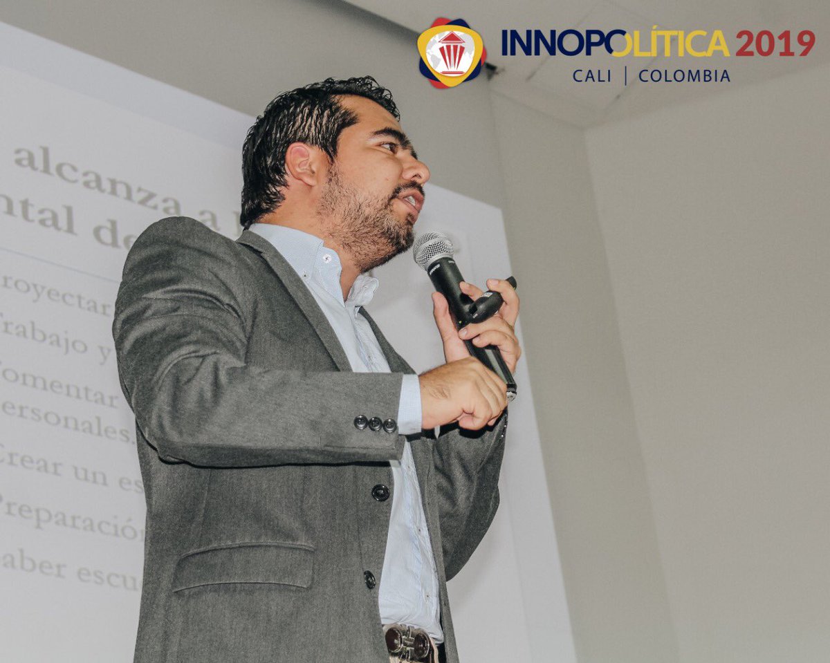 juliocegarciav's tweet photo. En el marco de Innopolitica 2019 hablamos con algunos jóvenes en la Universidad Javeriana sobre liderazgo juvenil y formación en democracia! Gracias a Jaime Gutiérrez por la invitación! @InnopoliticaRev #JulioCesarDiputado #ElValleEsDeTodos https://t.co/riinaV7pRB