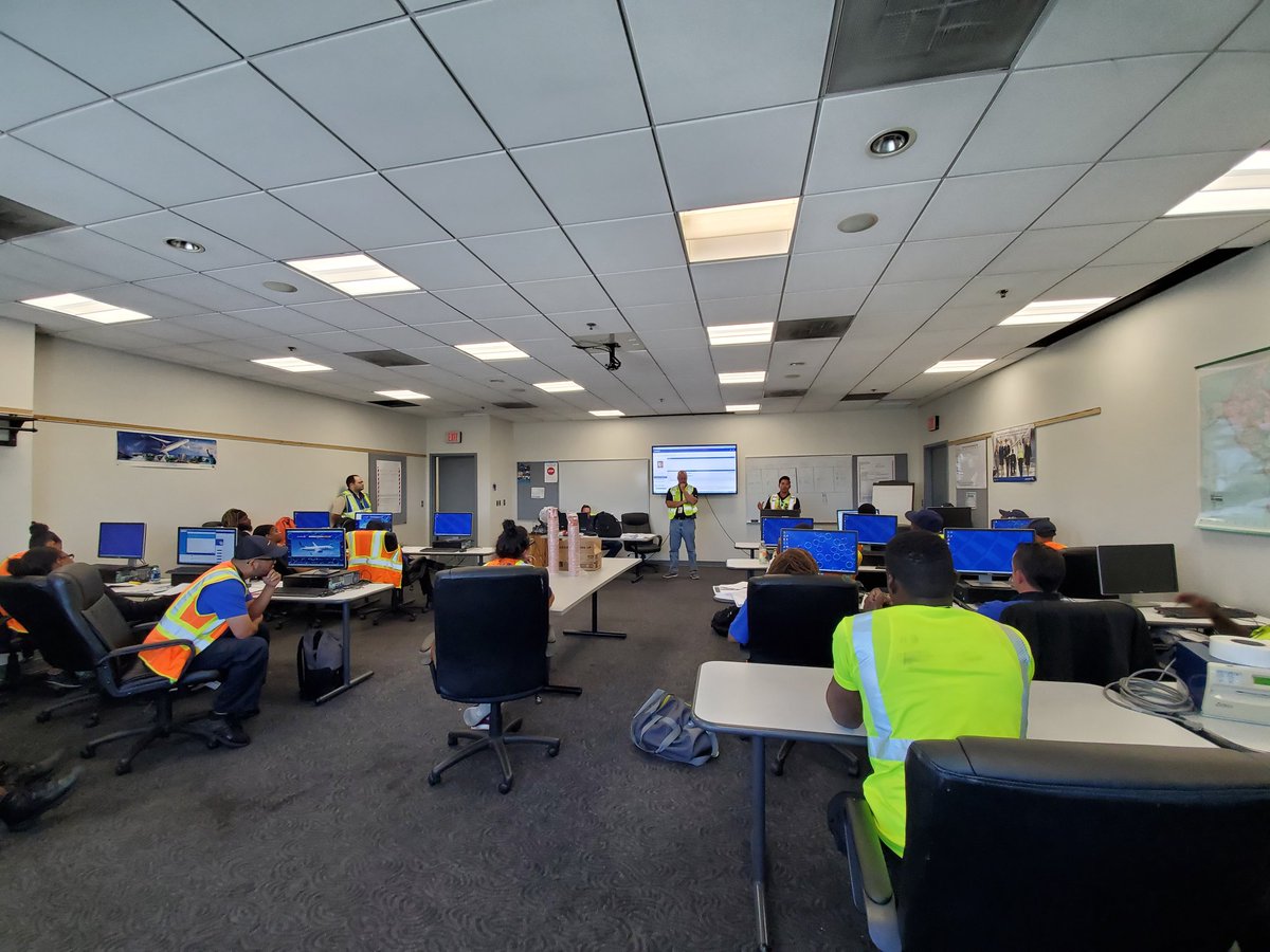 @SalangaJ & @DavidWi68156321 answering questions about the new program 'Standard Lead' rolling out in EWR and the benefits each person will receive after the training #weareEWR #BeingUnited #consistency #standardwork