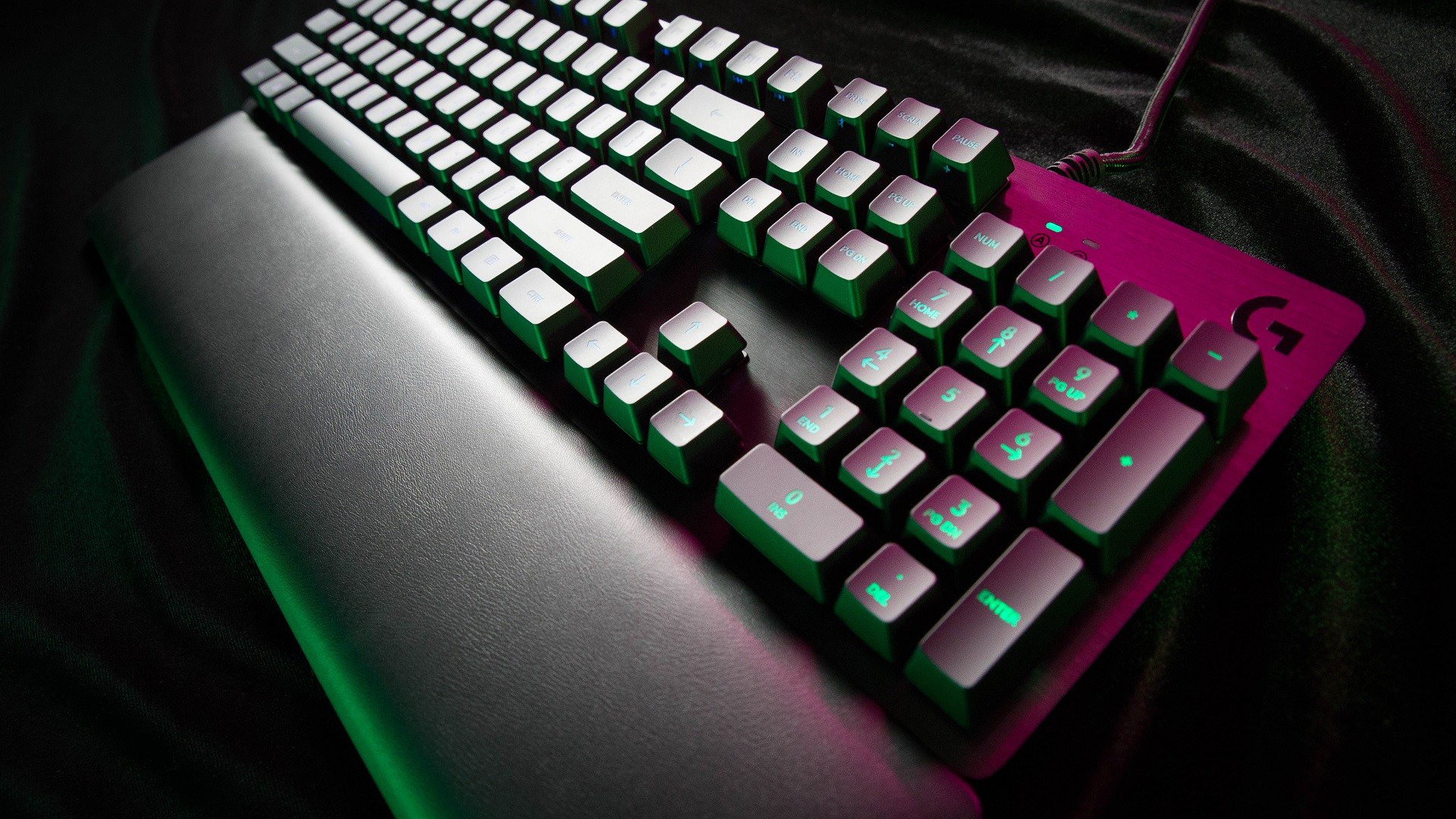 Logitech g513