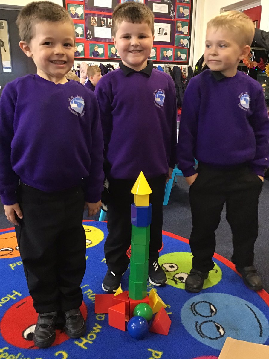 QuayEYFS's tweet image. The Queen’s Hat talk for writing book has created some fantastic construction engineers in the class! Look at the thought process gone into the designs of Big Ben and the Houses of Parliament and underground tube trains. #imaginationsrunningwild #inspirationallearning @QuayHead