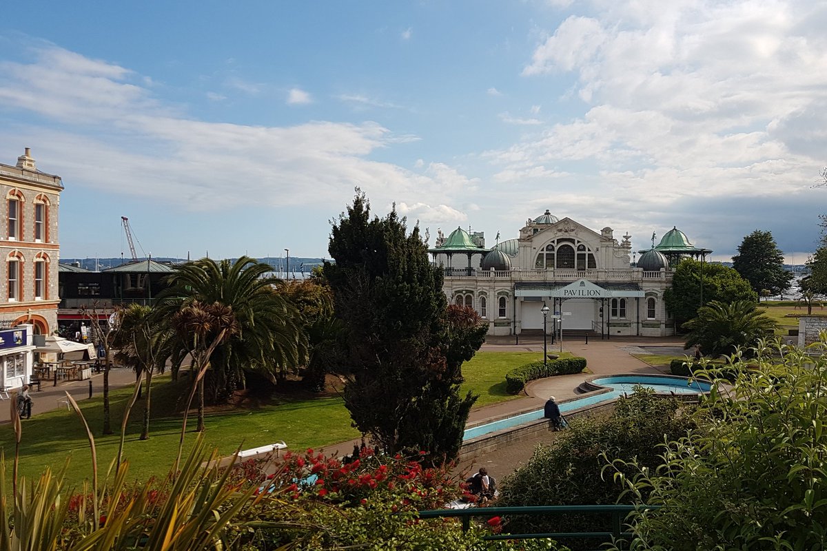 SammyAspden's tweet photo. Fantastic sunny evening with @eyeview_prog for #theoffering so proud of students, staff and communities beautiful work #Torbayeyeview #Torbayculture @UCSouthDevon @sdcollege https://t.co/tCEnUG1vyb