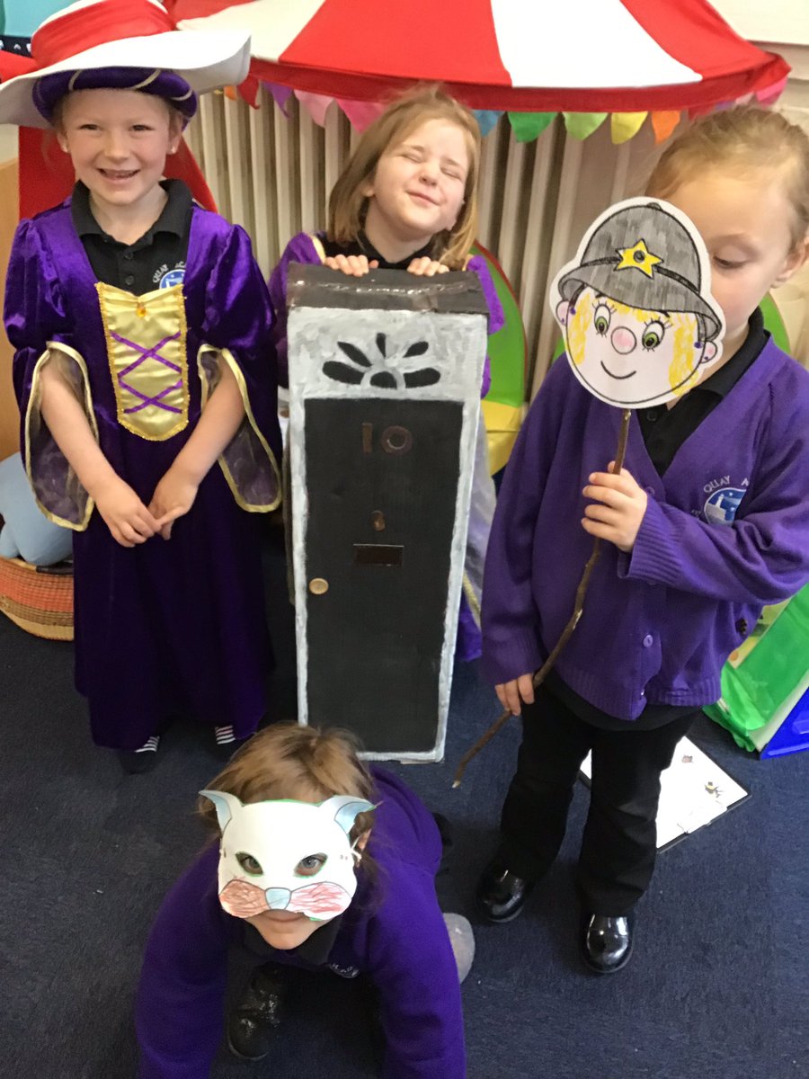 QuayEYFS's tweet image. 10 Downing Street had a special visitor today! The Prime Minister and her cat Larry welcomed the Queen for a cup of Earl Grey ☕️ #royalroleplay #electiondaytomorrow #whowillbethenewclassprimeminister #oneisexcited @QuayHead @QuayVP @QSenco