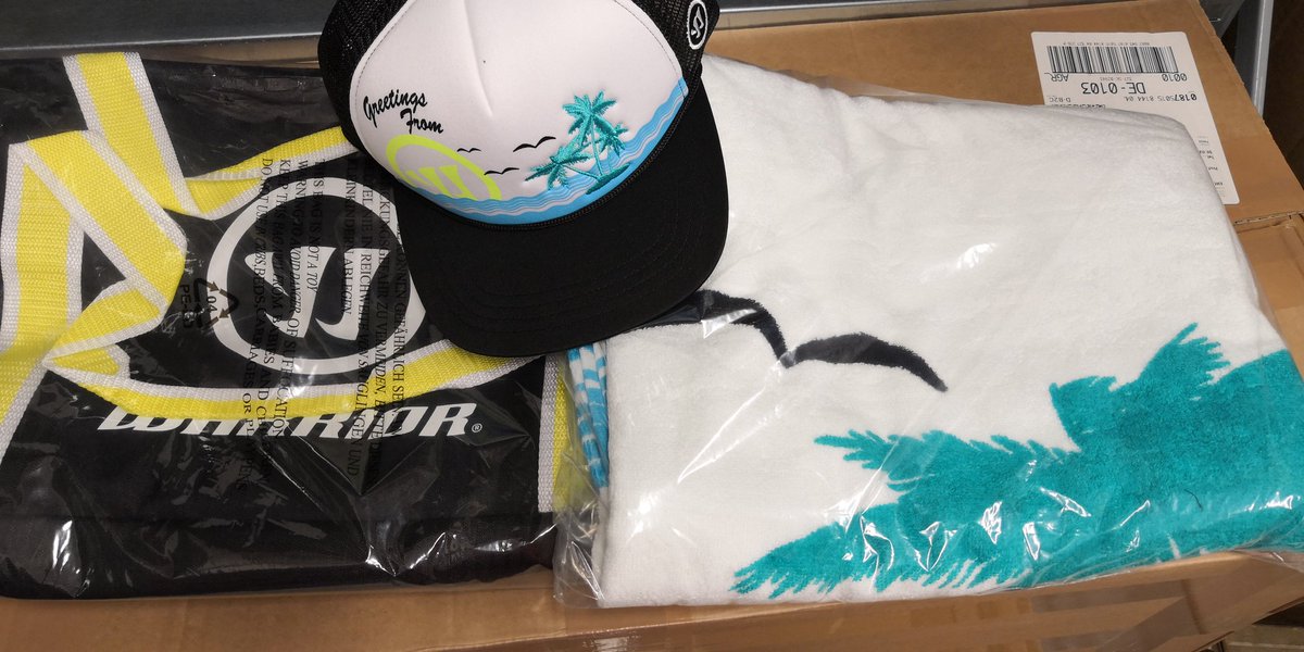 StefW_71's tweet photo. Got a nice gift today. #beachtowel #beachcap #beachbag Thanks @WarriorHockey @tymorris7 @Jimbohockey14 #besthockeypartners https://t.co/1rN0VDVoqV