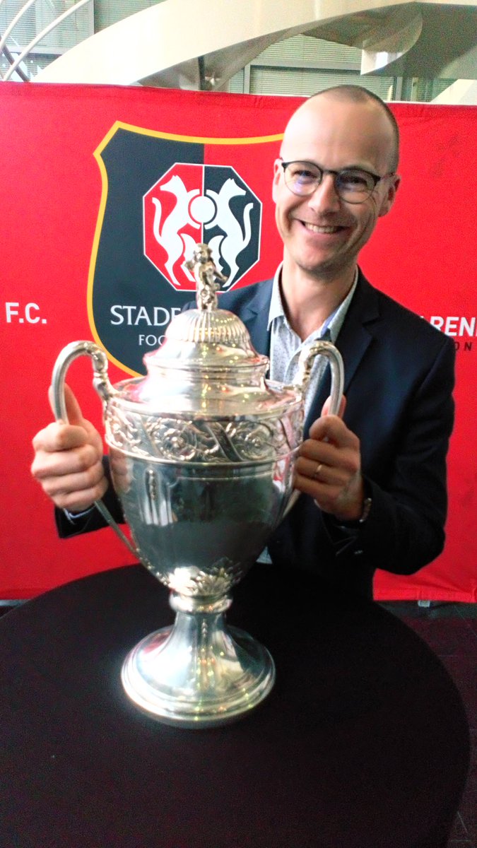 aveybreizh1's tweet photo. J'ai 39 ans et pourtant ça fait 48 ans que je l'attendais !!! 🤔😀
#NulEnMaths
Merci encore @staderennais pour cette année qui récompense les supporters. https://t.co/YYCnvdE3gm