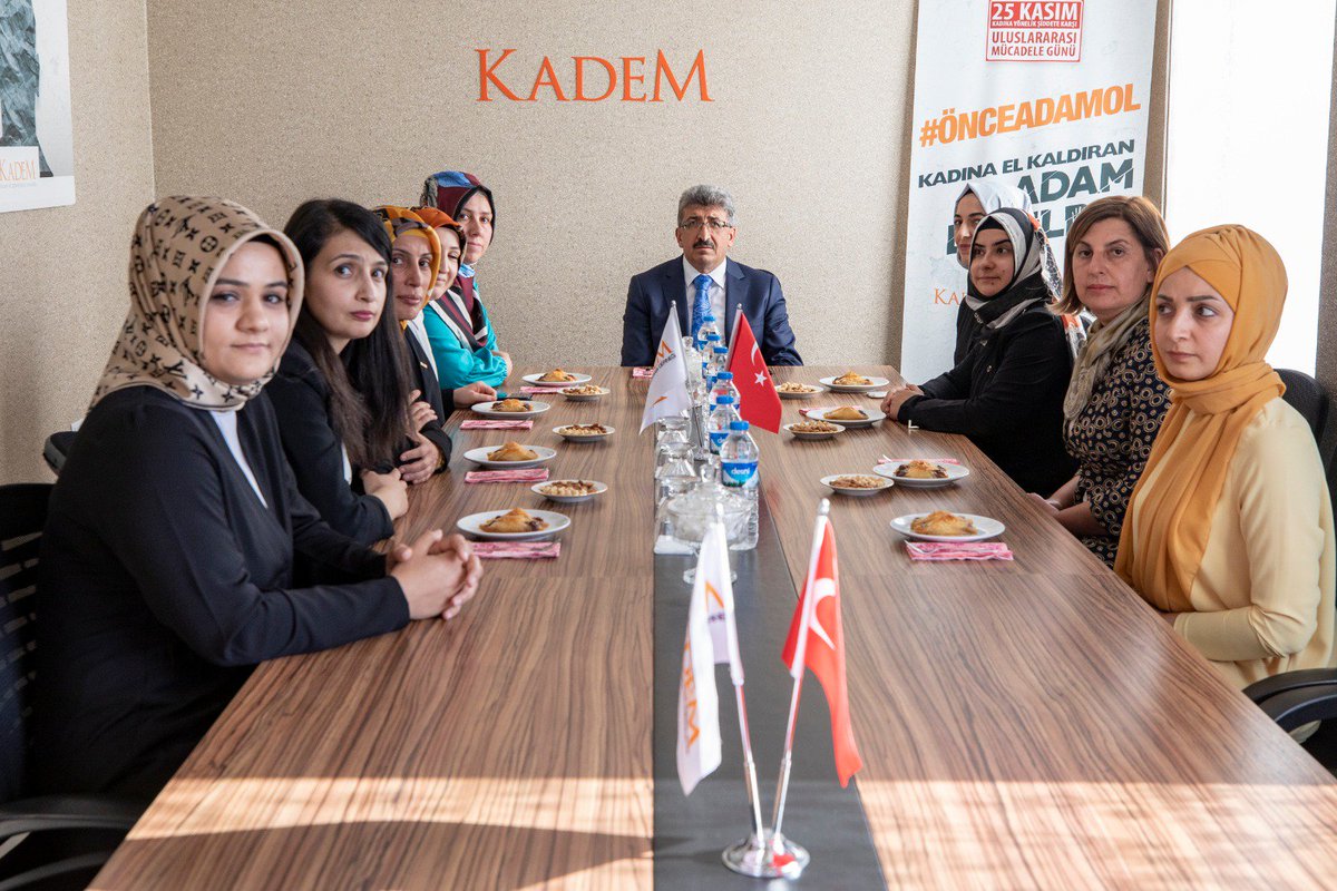 Van Valisi Sayın Mehmet Emin Bilmez, KADEM Van Temsilciliğimize ziyarette bulundular. Kendilerine nazik ziyaretlerinden dolayı teşekkür ederiz.<a href="/kademorgtr/">KADEM</a> @gmzebzdgn @VanValilik