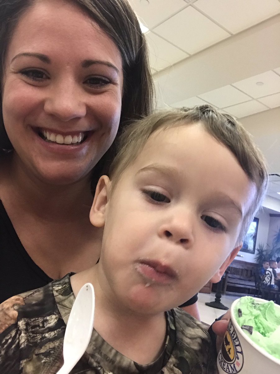 JKapchinski16's tweet photo. We LOVE our blue bell ice cream! #AlohaAlton #sistersdate #sweetsummertime #bluebell https://t.co/FO8dDeHqaT