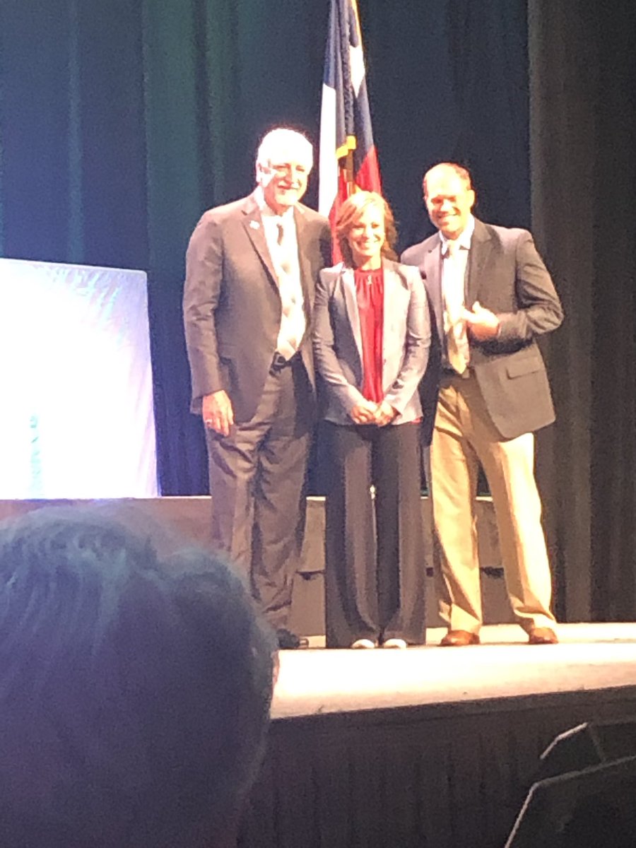 LoraSims20's tweet image. Congrats @aprilharris425 for being chosen Texas Assistant Principal of the Year! #TASSP