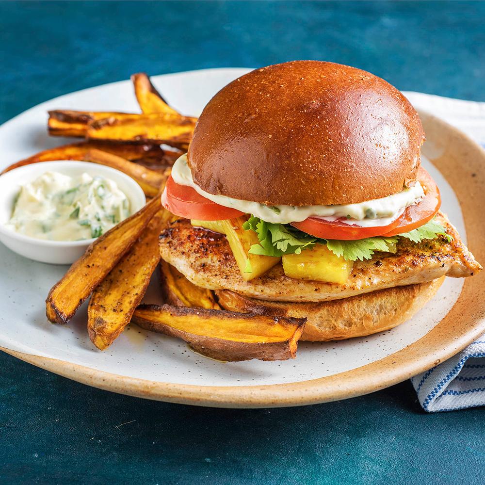HelloFreshCA_fr's tweet photo. De l’ananas caramélisé aux patates douces croustillantes en passant par la poitrine de poulet juteuse, cette recette déborde de couleurs et de saveurs à chaque bouchée! Allez-vous commander notre poulet jerk jamaïcain la semaine prochaine?
Vous avez jusqu'à mercredi 23 h 59! https://t.co/W4IuN03qsw