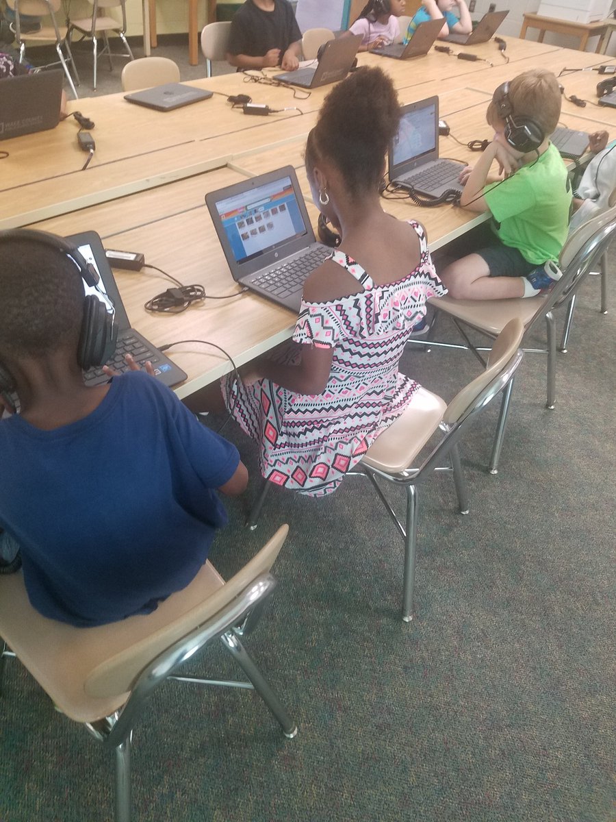 daiglesdelights's tweet photo. 1st graders have been working very hard on their reptile informational texts! They are researching a reptile on PebbleGo and creating a book in google classroom. We can't wait to finish our digital books and share them with our peers &amp; families! @HodgeRoadES @hreslibrary https://t.co/XHy02uPh2U