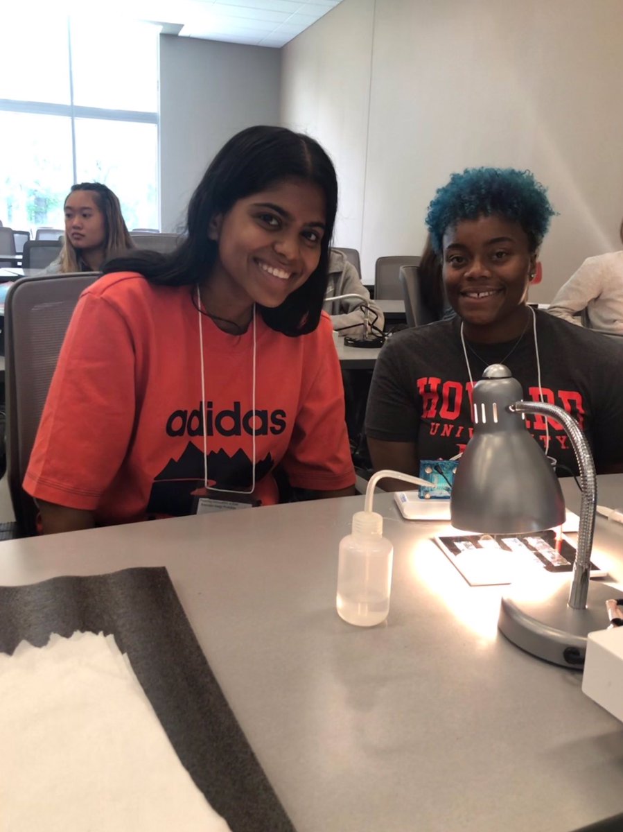 Guid_FTPSchools's tweet photo. FHS students visited Kean University to participate in renewable energy workshops. Here are a few students learning about how fuel cells work!  @FHS_FTPSchools @FTPSchools https://t.co/DlOHccKtG4