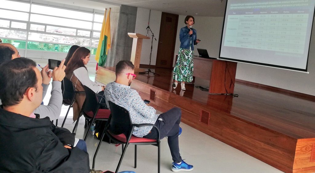jrodriguezk's tweet photo. Gracias @umanizales por abrirle la puerta a #GarajeDigital! @luis3etancourt de @GoogleColombia, @camcoelectronic y @bictia se unen para hablar de marketing digital, e-commerce y marketing digital. https://t.co/8gL0TcCUvm