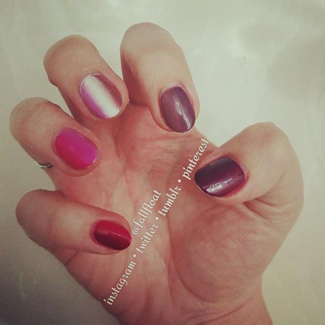 happy #pride 🏳️‍🌈❤️ nobody has realized that this is the #lesbianpride flag on my nails 😂 #nails #nailsoftheday #nailsofig #nailsofinstagram #nailstagram #nails💅 #nailart #nailartofinstagram #nailartjunkie #nailartist #nailartcommunity #mani #manicure what do you think?