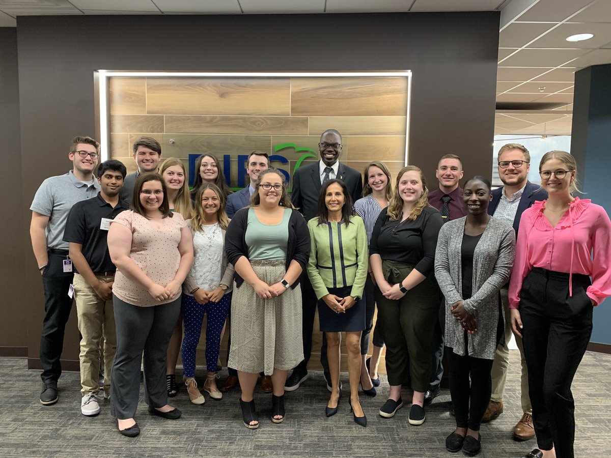 LtGovGilchrist's tweet photo. I take every opportunity to speak to interns throughout state government because they will be the next generation of leaders. #StandTALLforMichigan https://t.co/ShShwcZLKK