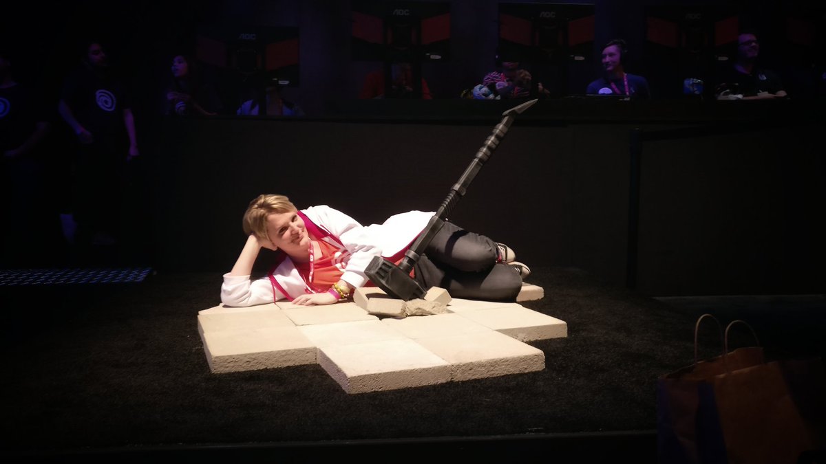 Soooo hello there #UbiE3  #ubisoftclub they told me to be original so I asked @Eureka1812 to paint me like her french girls. Kinda.