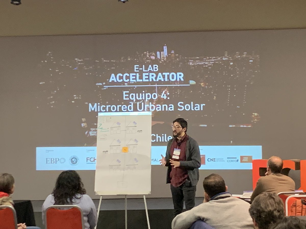 Caro_cuevasg's tweet photo. Segundo pitch en #eLabChile “Microred urbana solar” @MuniProvi https://t.co/Q3zzRyKNLE