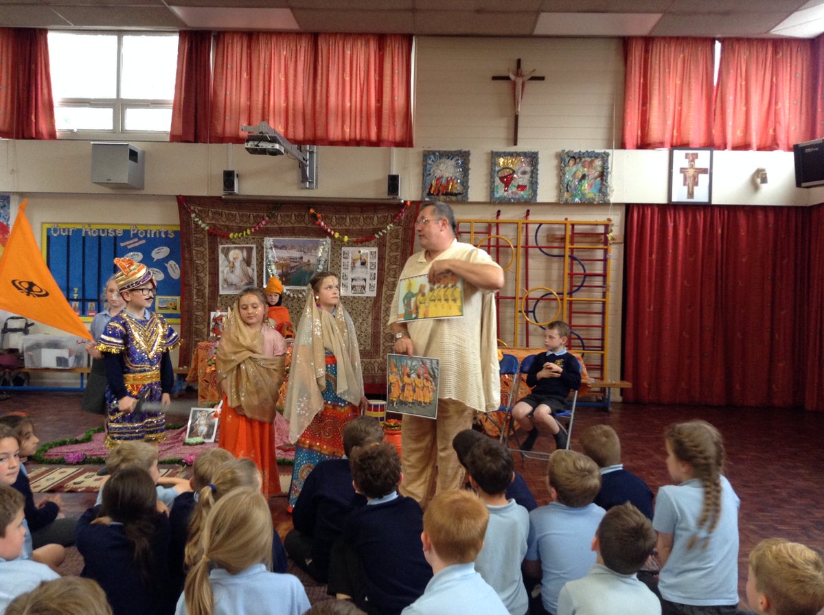 HiggensMrs's tweet photo. Today we had the opportunity to take part in a workshop to find out all about Sikhism. We learned about Guru Nanak as well as other important people and facts in this religion. https://t.co/mzd0cTykbB