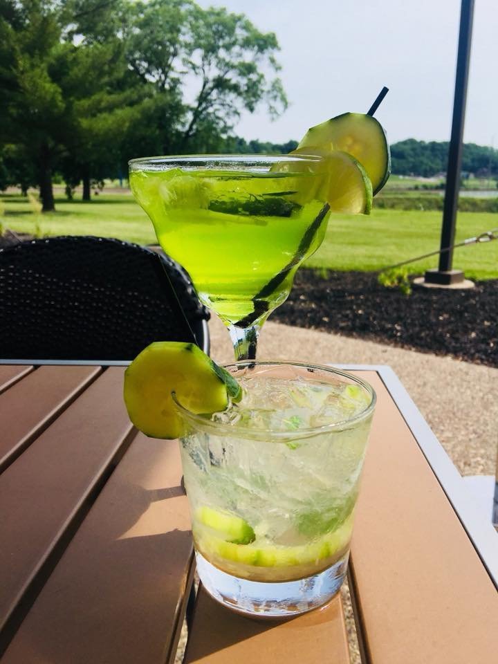 Mmmm... summer means refreshing drinks and tasty meals outdoors! ☀️ bit.ly/2KUccxT 🍹🍸🍻 Pic taken at Silverspoon Restaurant #GalenaCountry #EnjoyIllinois